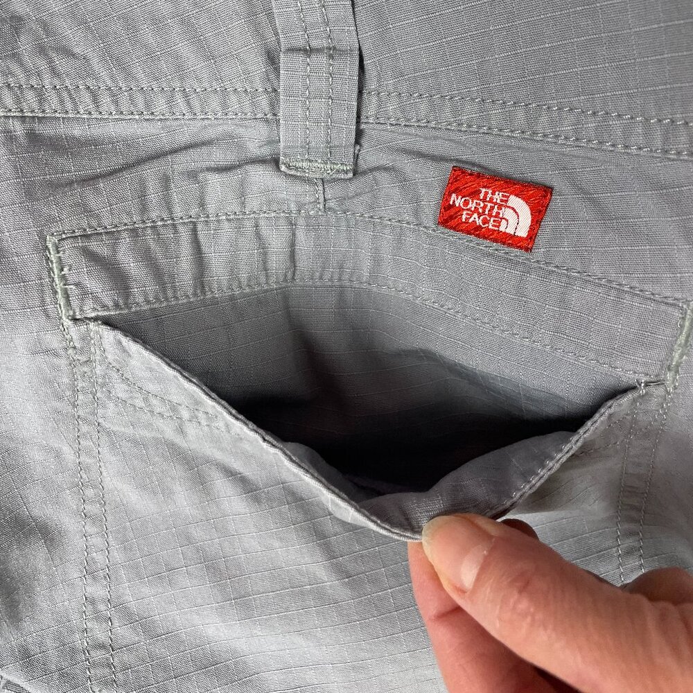 The North Face cargo capri pants, Women's Size 8, Light Gray color - Picture 15 of 15